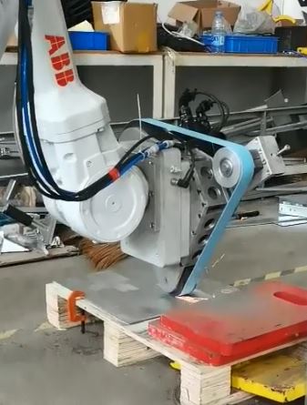 砂带机在机器人自动化打磨中的作用